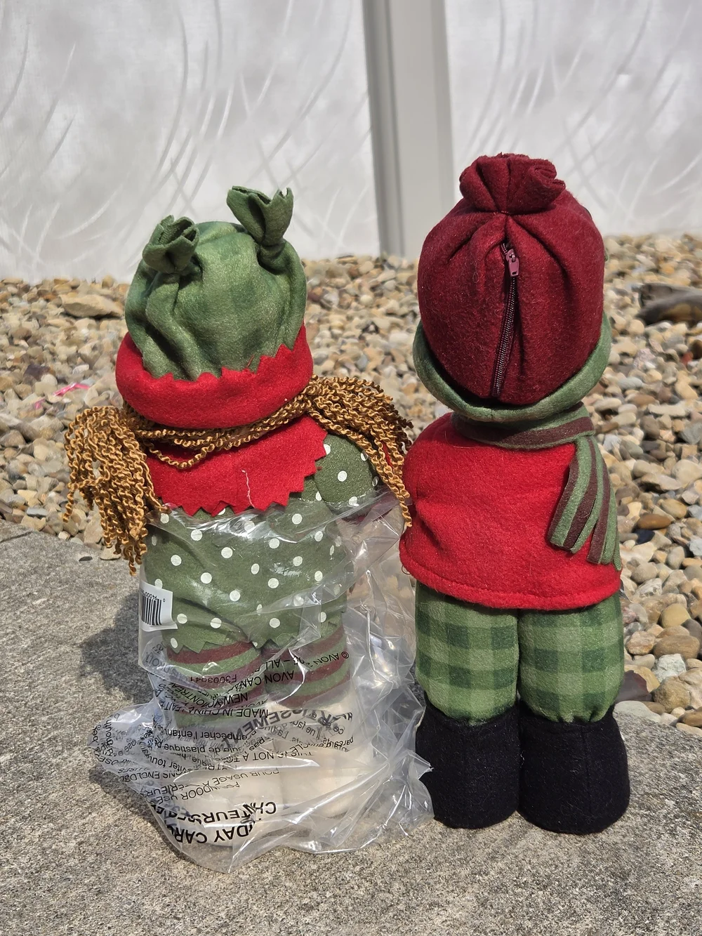 2005 Avon Holiday Christmas Carolers Boy & Girl Motion Activated Singing Dolls